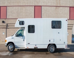 2005 Ford E-450 Cube Van