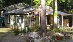 Charming Gabriola home on private 1/2 acre