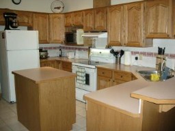 April 1, Large Open 2 Br Condo, Walk to downtown